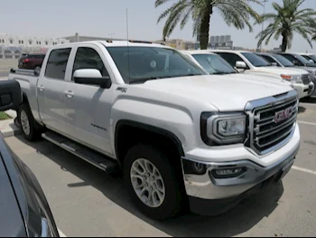 GMC  Sierra  1500  2017  Automatic  108,000 Km  8 Cylinder  Four Wheel Drive (4WD)  Pick Up  White