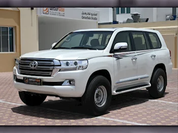 Toyota  Land Cruiser  GXR  2017  Automatic  206,000 Km  8 Cylinder  Four Wheel Drive (4WD)  SUV  Pearl