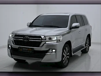 Toyota  Land Cruiser  VXR  2018  Automatic  166,000 Km  8 Cylinder  Four Wheel Drive (4WD)  SUV  Silver and Black