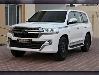 Toyota  Land Cruiser  VXS- Grand Touring S  2020  Automatic  132,000 Km  8 Cylinder  Four Wheel Drive (4WD)  SUV  White