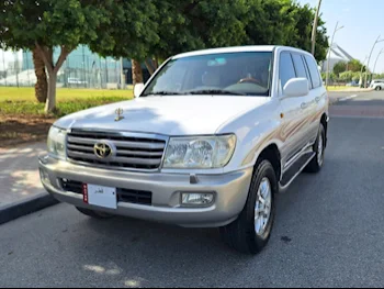 Toyota  Land Cruiser  GXR - Limited  2006  Automatic  348,000 Km  6 Cylinder  Four Wheel Drive (4WD)  SUV  White