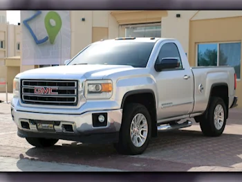 GMC  Sierra  SLE  2015  Automatic  156,000 Km  8 Cylinder  Four Wheel Drive (4WD)  Pick Up  Silver