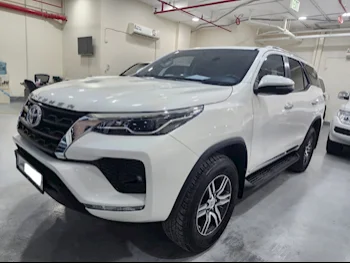 Toyota  Fortuner  2022  Automatic  61,000 Km  4 Cylinder  Four Wheel Drive (4WD)  SUV  White