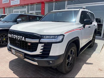 Toyota  Land Cruiser  GR Sport Twin Turbo  2022  Automatic  69,000 Km  6 Cylinder  Four Wheel Drive (4WD)  SUV  White  With Warranty