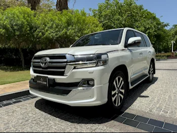 Toyota  Land Cruiser  GXR- Grand Touring  2019  Automatic  118,000 Km  8 Cylinder  Four Wheel Drive (4WD)  SUV  White