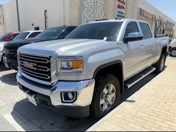 GMC  Sierra  2500 HD  2016  Automatic  175,000 Km  8 Cylinder  Four Wheel Drive (4WD)  Pick Up  Silver
