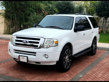 Ford  Expedition  XLT  2013  Automatic  109,600 Km  8 Cylinder  Four Wheel Drive (4WD)  SUV  White