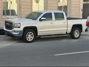 GMC  Sierra  2016  Automatic  118,000 Km  8 Cylinder  Four Wheel Drive (4WD)  Pick Up  White