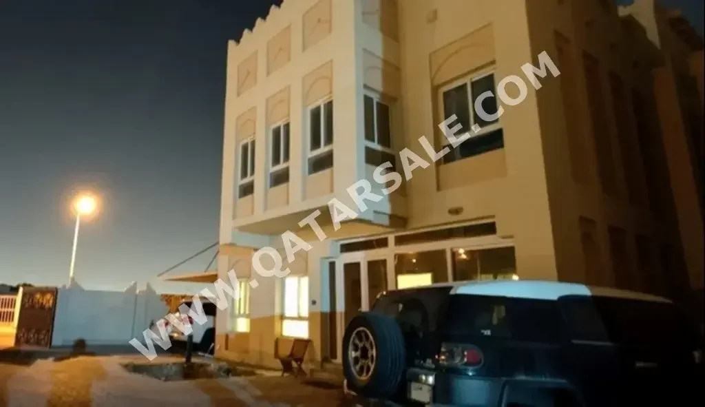 سكن عائلي  - غير مفروشة  - الدوحة  - الدحيل  - 6 غرف نوم