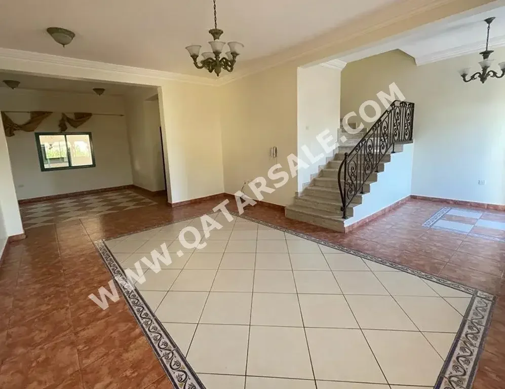 Family Residential  - Not Furnished  - Doha  - Al Maamoura  - 3 Bedrooms