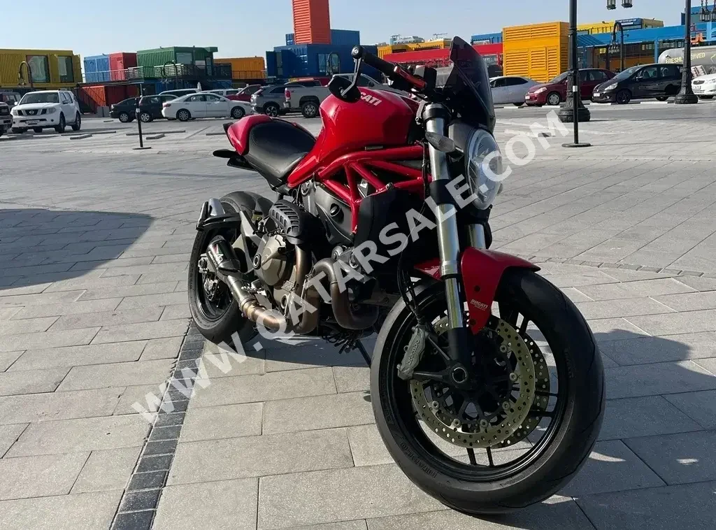 Ducati  Monster 821 -  2017 - Color Red