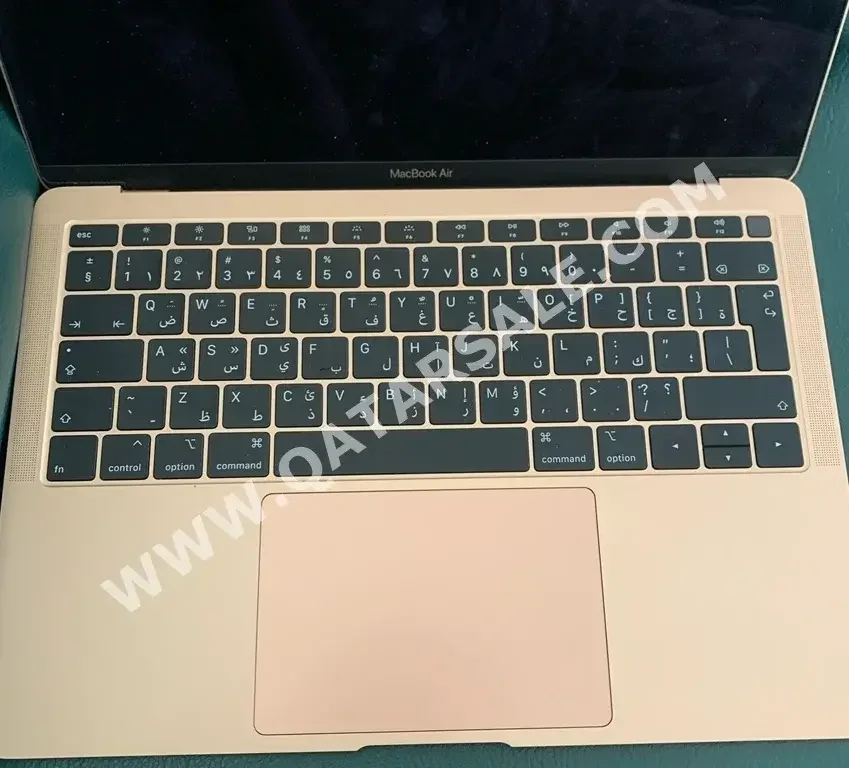 Laptops Apple  - MacBook Air  - Gold  - MacOS  - AMD  - A10  -Memory (Ram): 8 GB