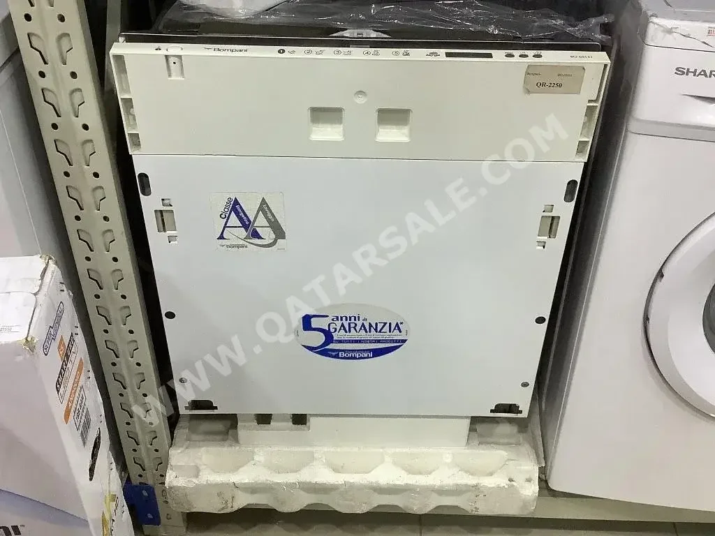 Dishwashers Bompani White BuiltIn 24 Inch For Sale in Qatar