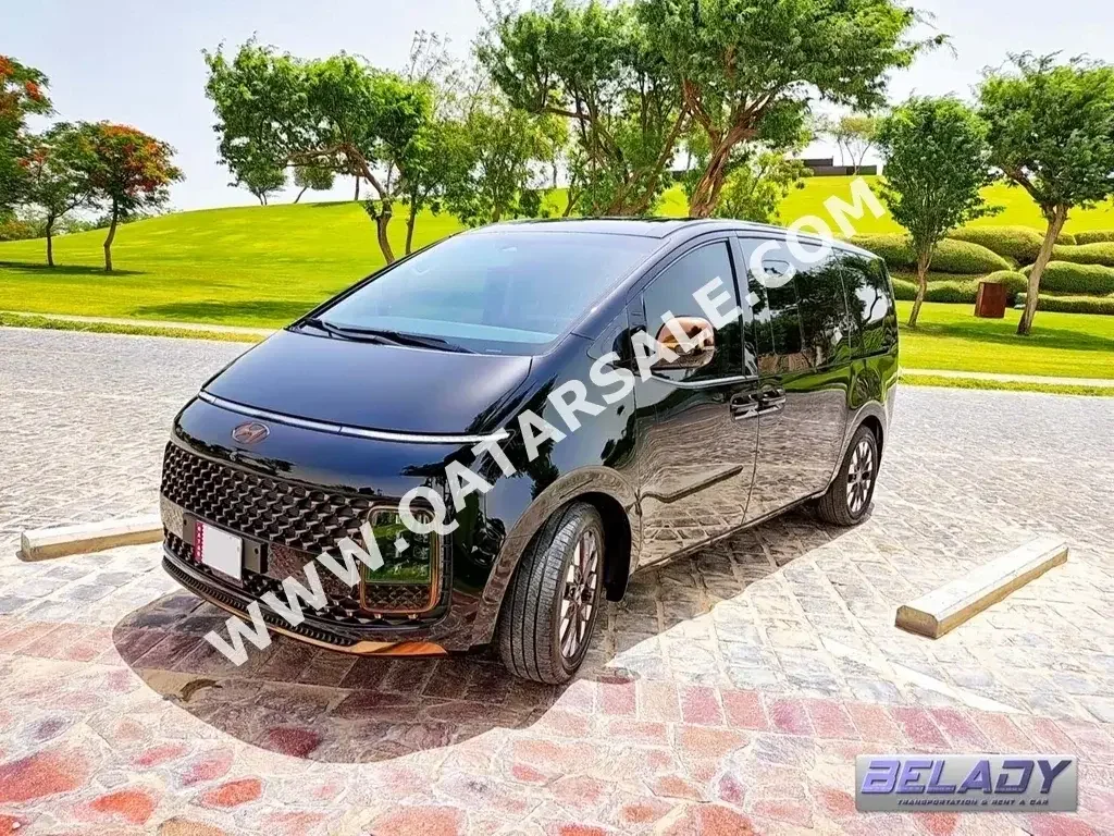 Hyundai  Staria  BUS  Black  2022