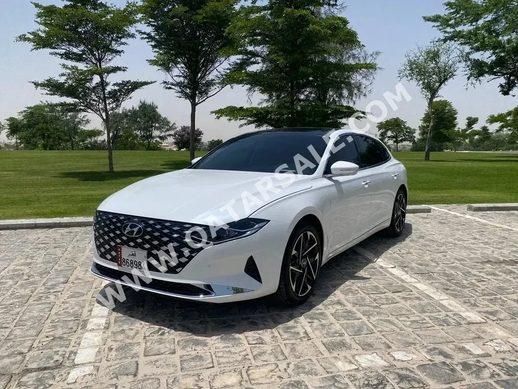 Hyundai  Azera  Sedan  White  2022