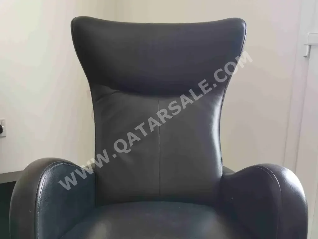 Sofas, Couches & Chairs Accent Sofas  - Leather Match  - Black
