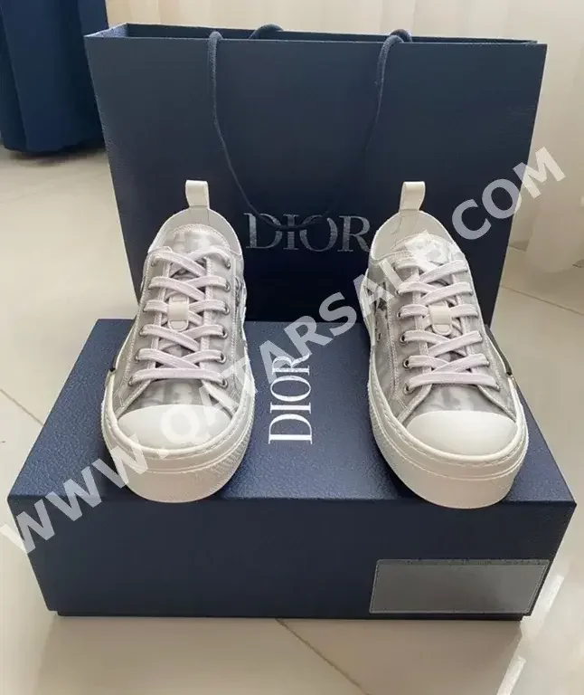 Shoes Dior  Nylon  White Size 39  Qatar  Men