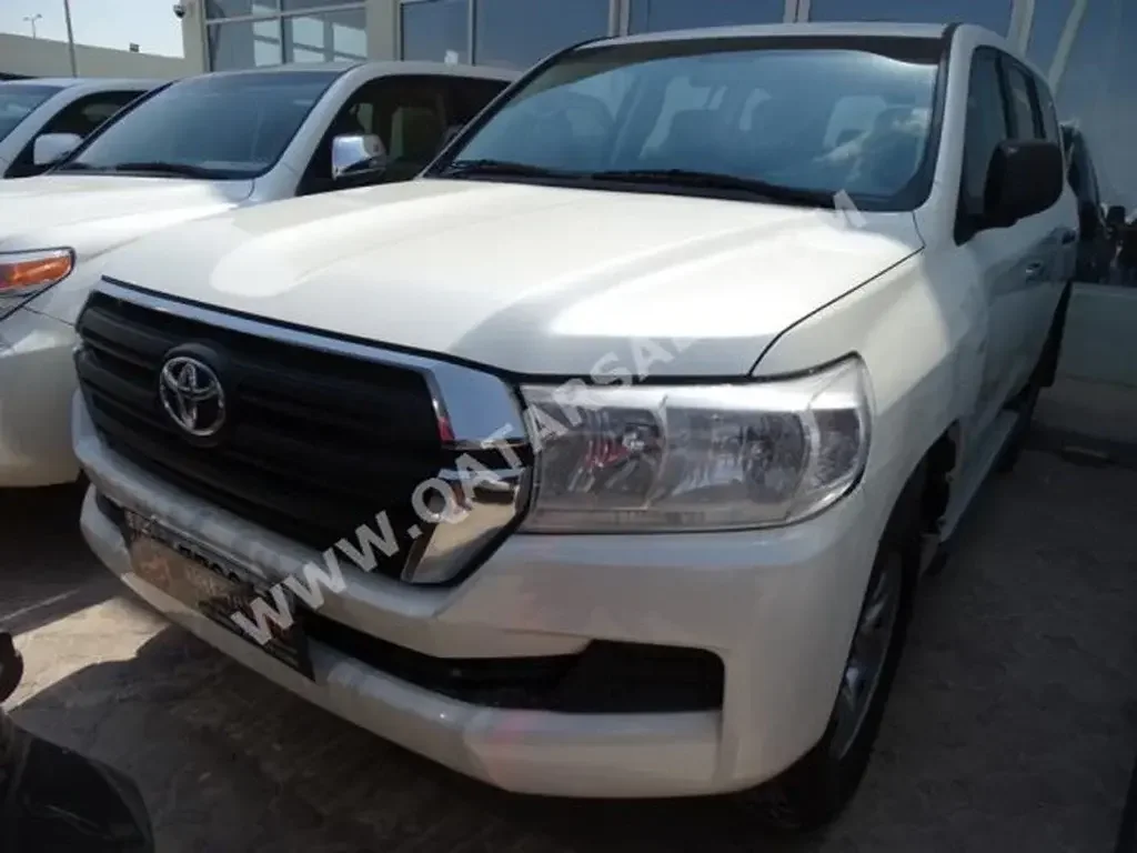 Toyota  Land Cruiser  G  2016  Manual  182,000 Km  6 Cylinder  Four Wheel Drive (4WD)  SUV  White  With Warranty