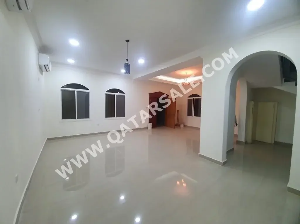Family Residential  - Not Furnished  - Doha  - Al Sadd  - 5 Bedrooms