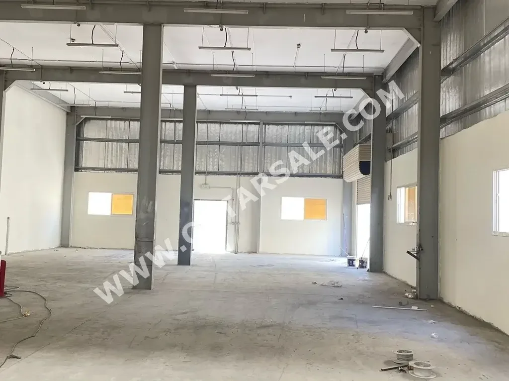 Warehouses & Stores - Al Wakrah  -Area Size: 1000 Square Meter