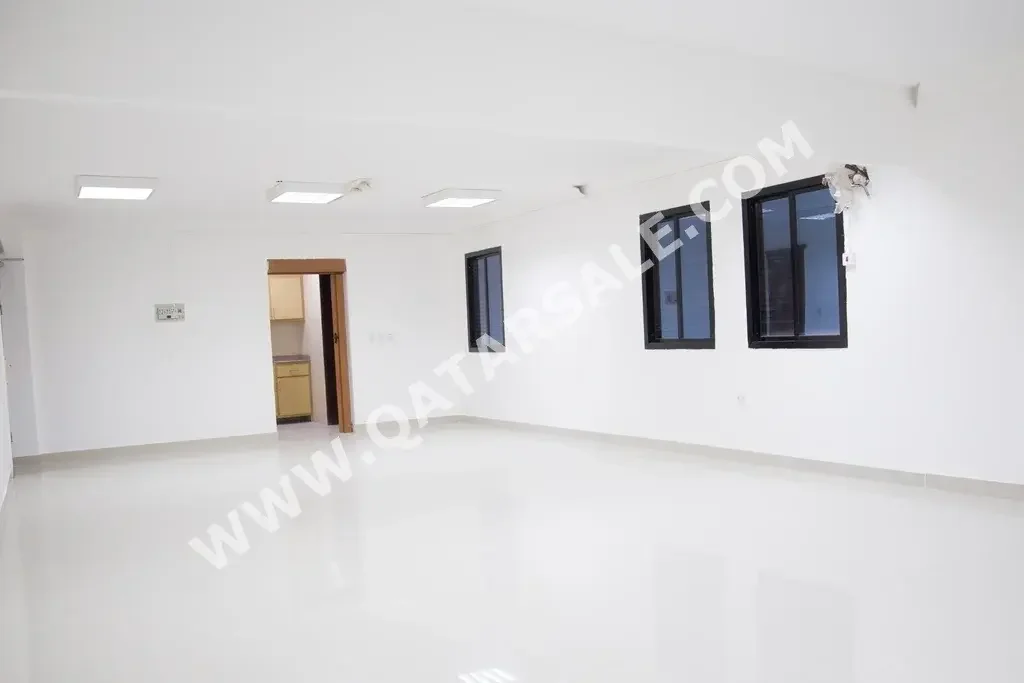 Commercial Offices - Not Furnished  - Doha  - Al Maamoura