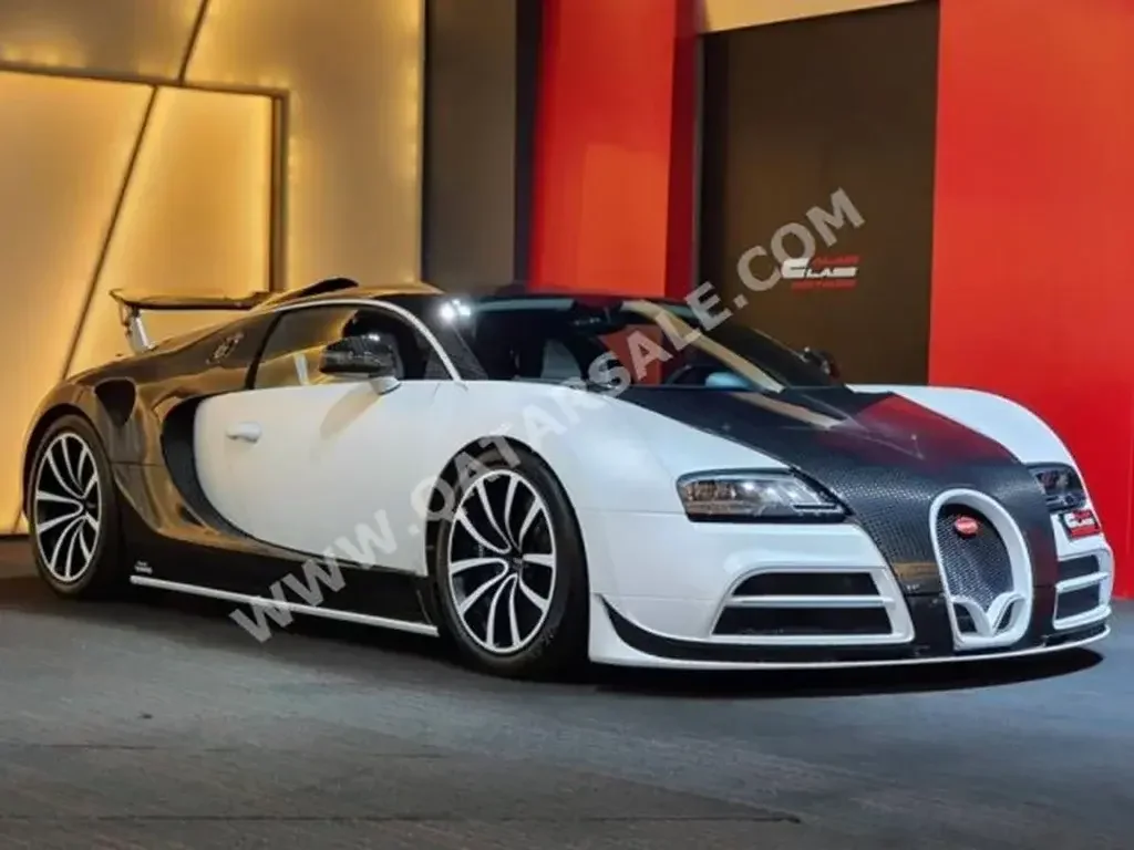 Bugatti  Veyron  2006  Automatic  5,386 Km  16 Cylinder  All Wheel Drive (AWD)  Coupe / Sport  White and Black  With Warranty