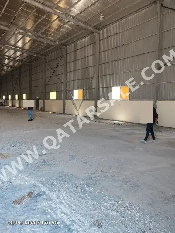 Warehouses & Stores - Al Wakrah  -Area Size: 1900 Square Meter