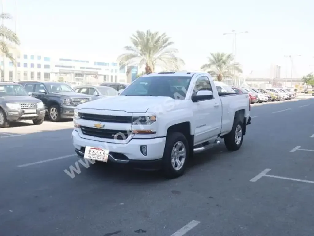 Chevrolet  Silverado  LT  2018  Automatic  31,000 Km  8 Cylinder  Four Wheel Drive (4WD)  Pick Up  White  With Warranty