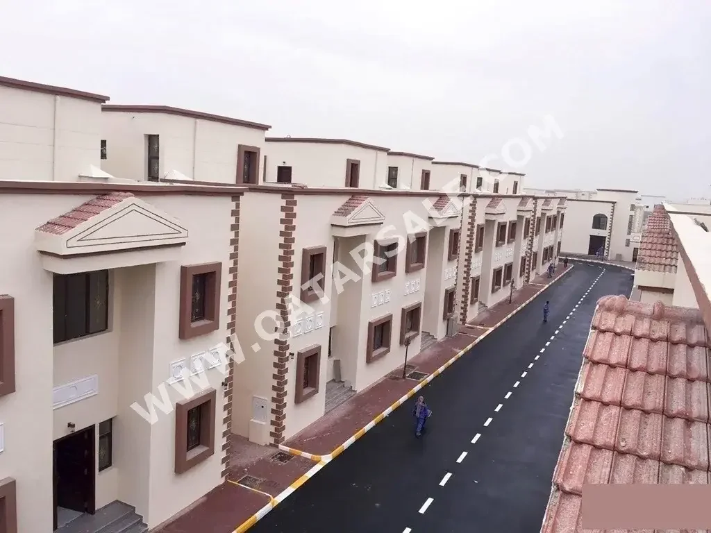 Service  - Semi Furnished  - Umm Salal  - Umm Al Amad  - 9 Bedrooms