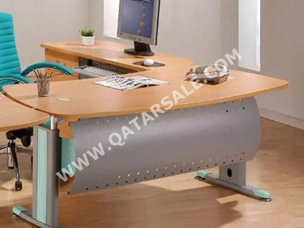 المكاتب ومكاتب الحاسوب - مكتب  - اللون البيج  - مع خزانة ذات 3 أدراج