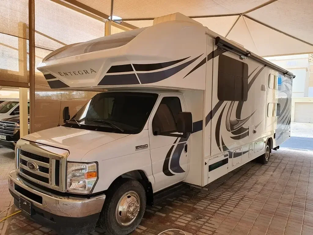 Caravan - Odyssy Entegra  - Ford E 450  - 2021  - White  -Made in United States of America(USA)  - 4,785 Km