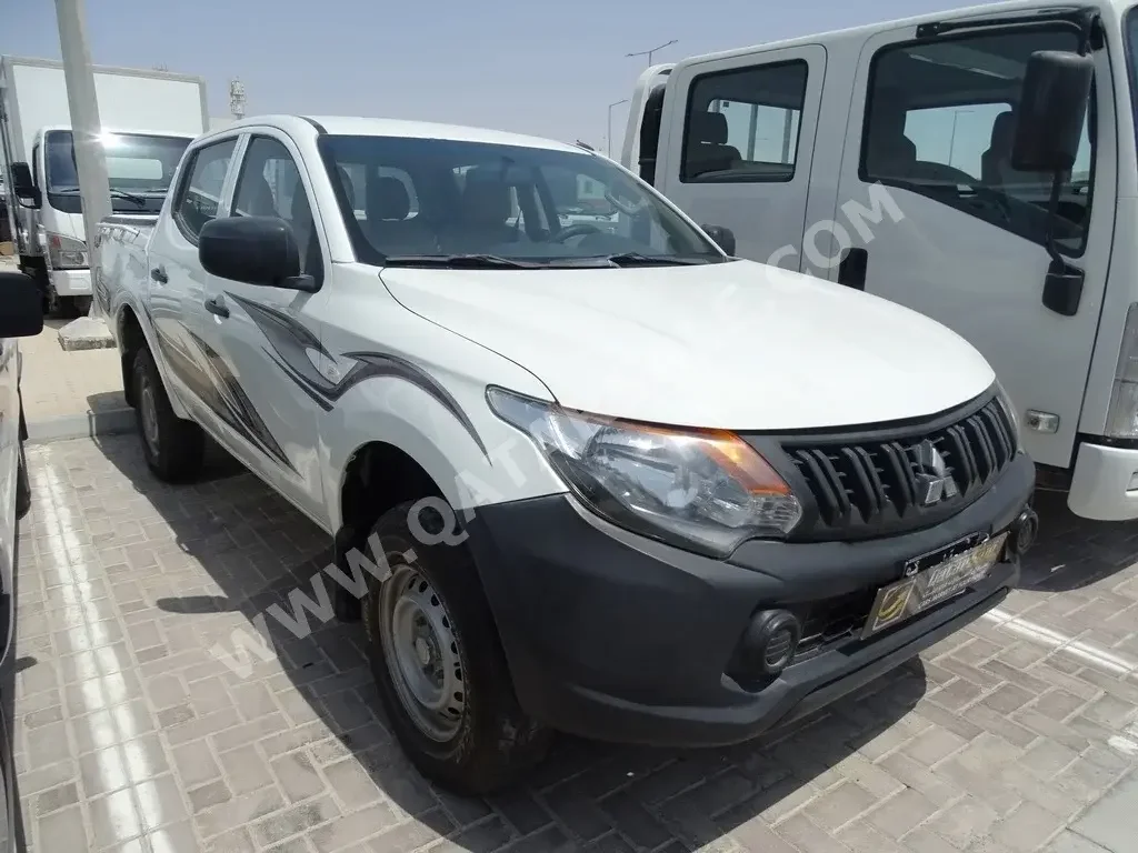 Mitsubishi  L 200  2016  Manual  279,000 Km  4 Cylinder  Four Wheel Drive (4WD)  Pick Up  White  With Warranty