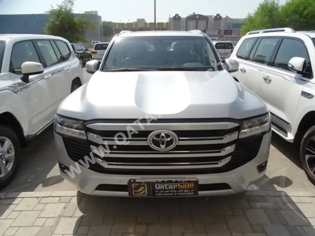 Toyota  Land Cruiser  GXR Twin Turbo  2022  Automatic  0 Km  6 Cylinder  Four Wheel Drive (4WD)  SUV  Silver  With Warranty