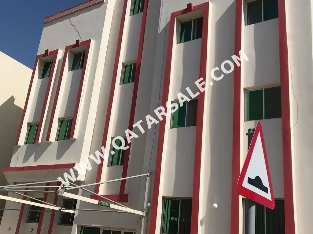 2 Bedrooms  Apartment  For Rent  in Doha -  Madinat Khalifa South  Not Furnished
