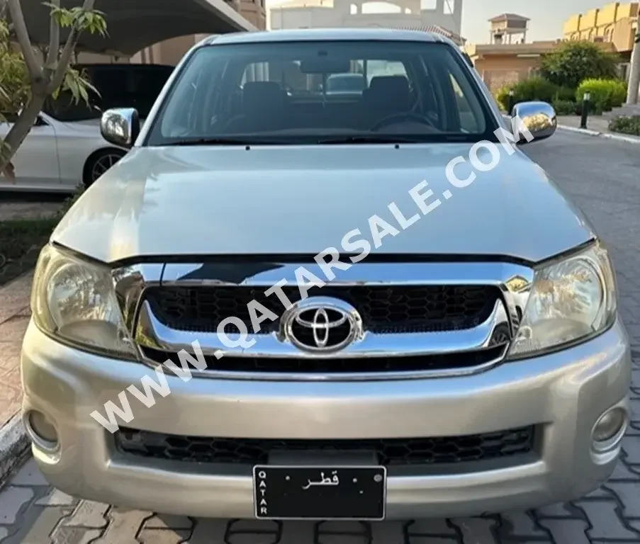 Toyota  Hilux  2011  Manual  249,000 Km  4 Cylinder  Pick Up  Silver
