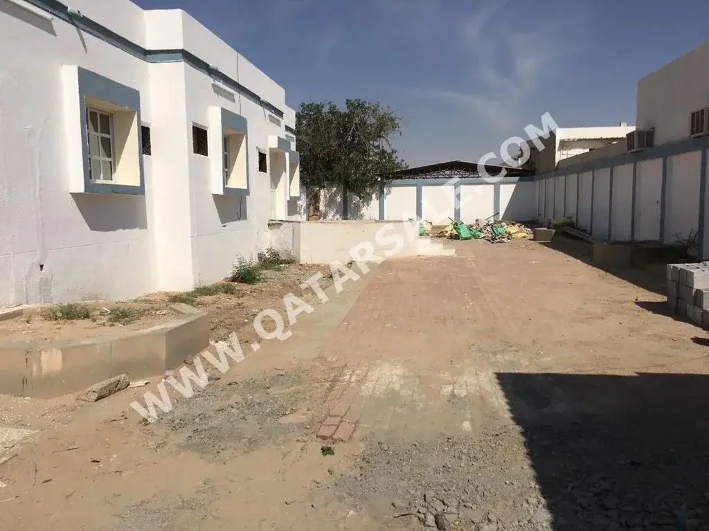 Labour Camp Family Residential  - Not Furnished  - Doha  - Al Sadd  - 4 Bedrooms