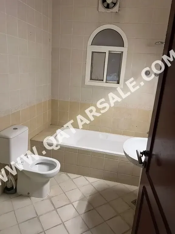1 Bedrooms  Studio  For Rent  in Doha -  Industrial Area  Not Furnished