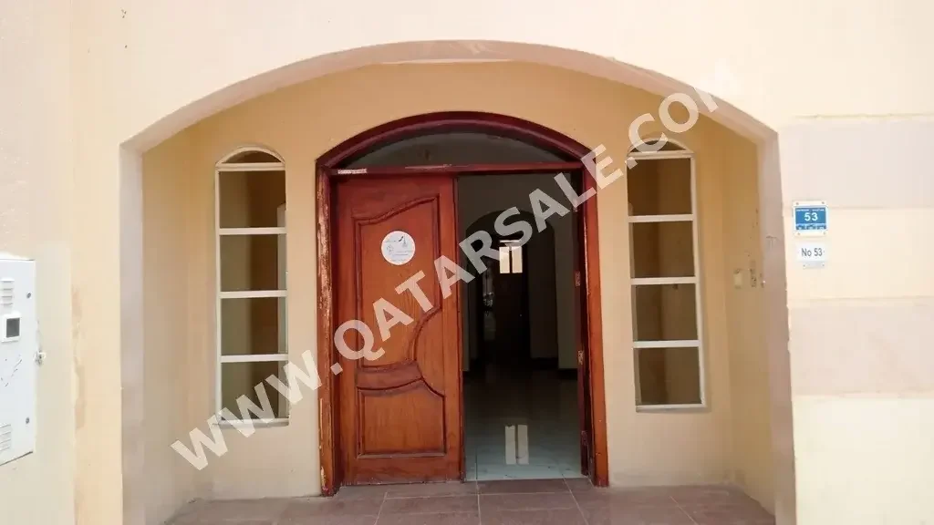 Service  - Not Furnished  - Al Rayyan  - Ain Khaled  - 6 Bedrooms