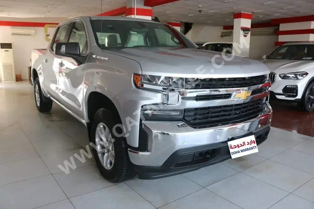 Chevrolet  Silverado  LT  2021  Automatic  0 Km  8 Cylinder  Four Wheel Drive (4WD)  Pick Up  Silver  With Warranty