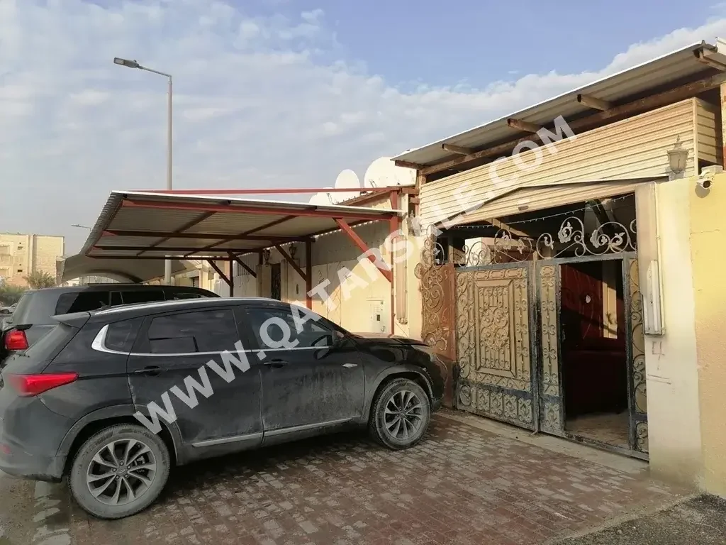 Family Residential  - Not Furnished  - Al Rayyan  - Bu Sidra  - 5 Bedrooms