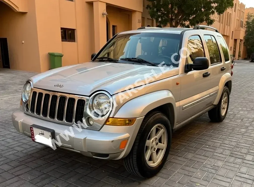 Jeep  Cherokee  2006  Automatic  179,000 Km  6 Cylinder  SUV  Silver