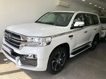 Toyota  Land Cruiser  VXS- Grand Touring S  2021  Automatic  0 Km  8 Cylinder  Four Wheel Drive (4WD)  SUV  White  With Warranty