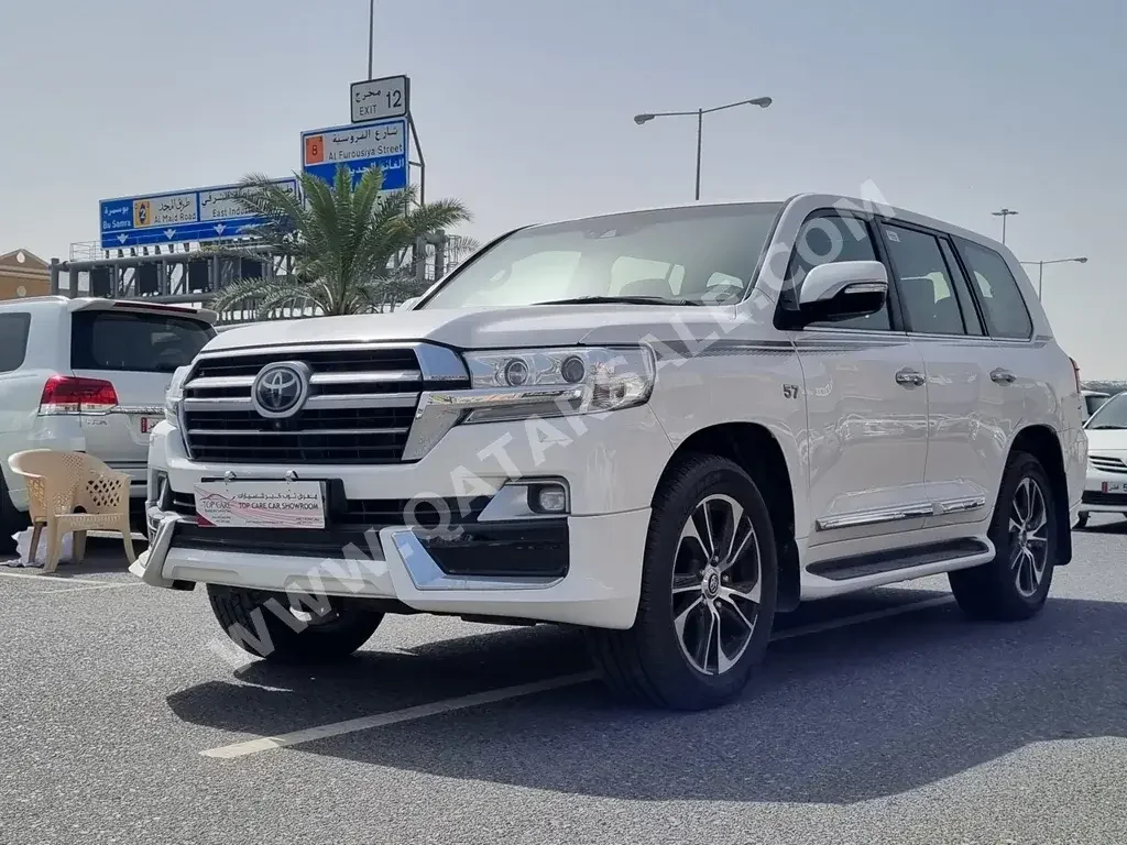 Toyota  Land Cruiser  VXS  2018  Automatic  180,000 Km  8 Cylinder  Four Wheel Drive (4WD)  SUV  White  With Warranty