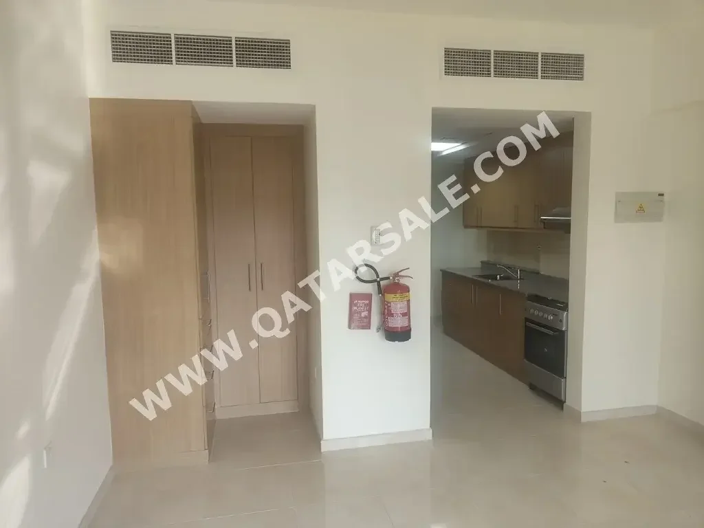 1 Bedrooms  Studio  For Rent  in Lusail -  Al Erkyah  Semi Furnished