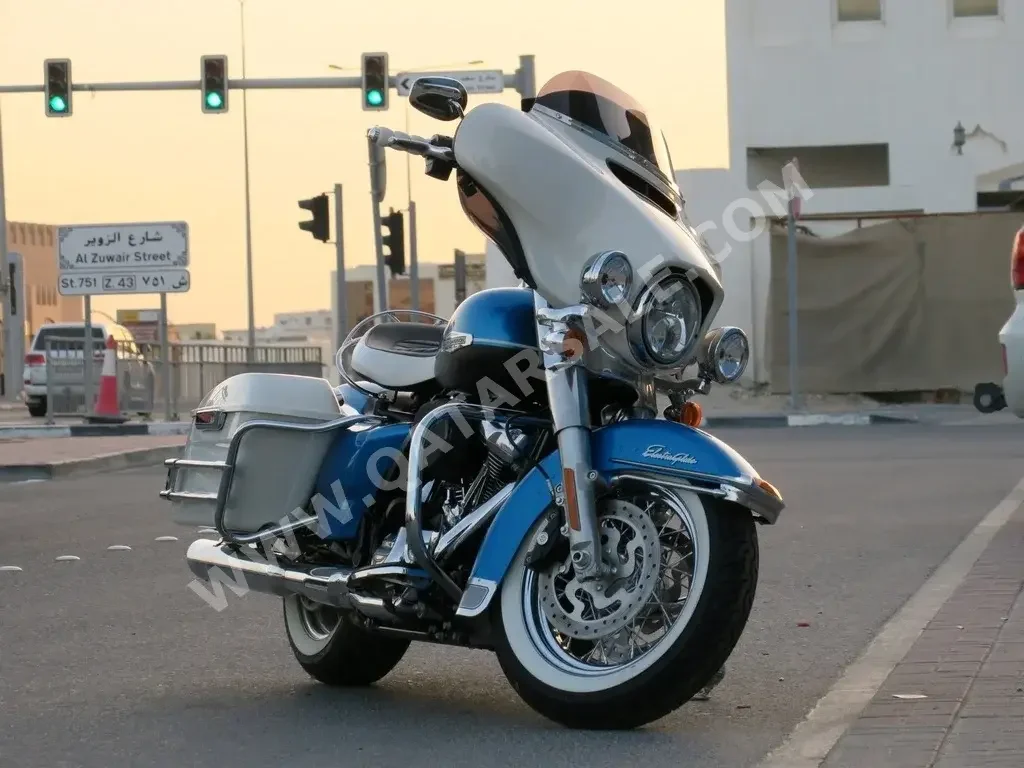 Harley Davidson  Electra glide revival -  2021 - Color Blue & white -  Warranty