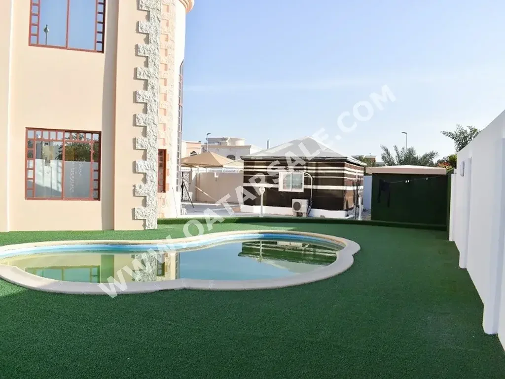 Family Residential  - Not Furnished  - Doha  - Al Dafna  - 9 Bedrooms