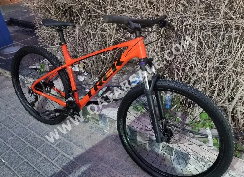 دراجة جبلية  - تريك بايكس  - كبير جدًا (21-22 بوصة)  - البرتقالي