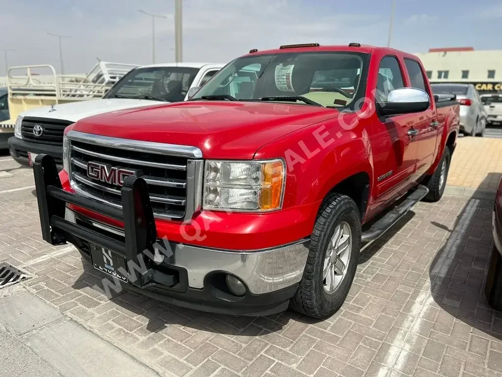 GMC  Sierra  SLE  2013  Automatic  270,000 Km  8 Cylinder  Four Wheel Drive (4WD)  Pick Up  Red  With Warranty